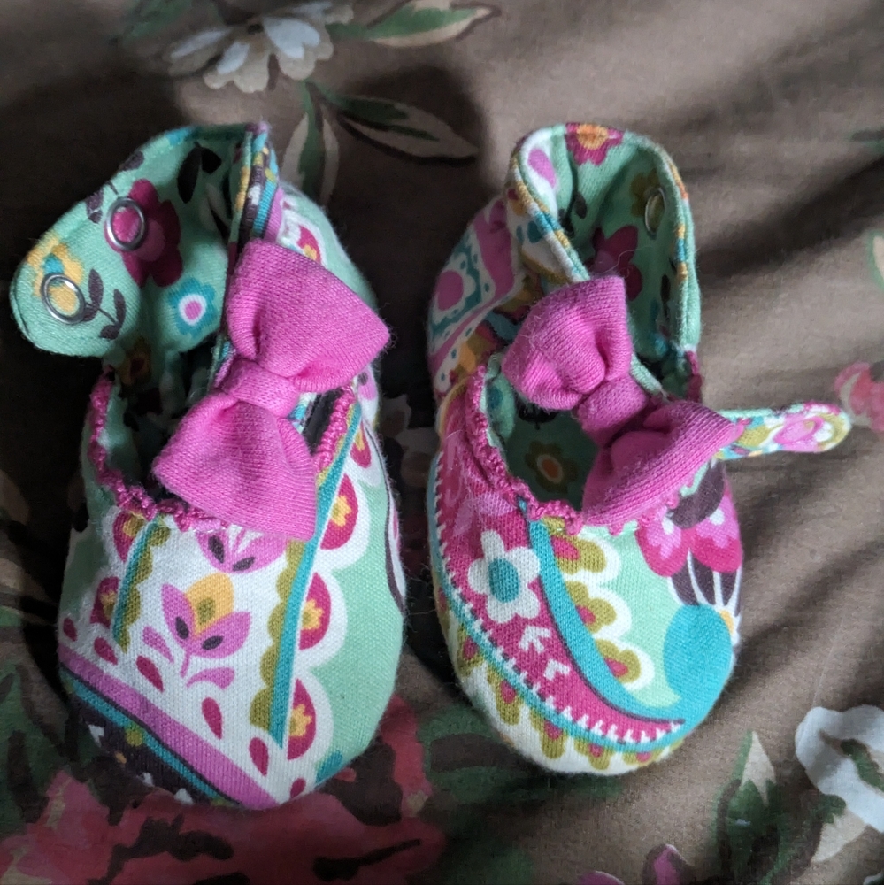 5/$30 Vera Bradley Baby shoes Tutti Frutti 0-6 months